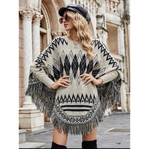 SHEIN Geo & Tribal Pattern Fringe Hem Poncho